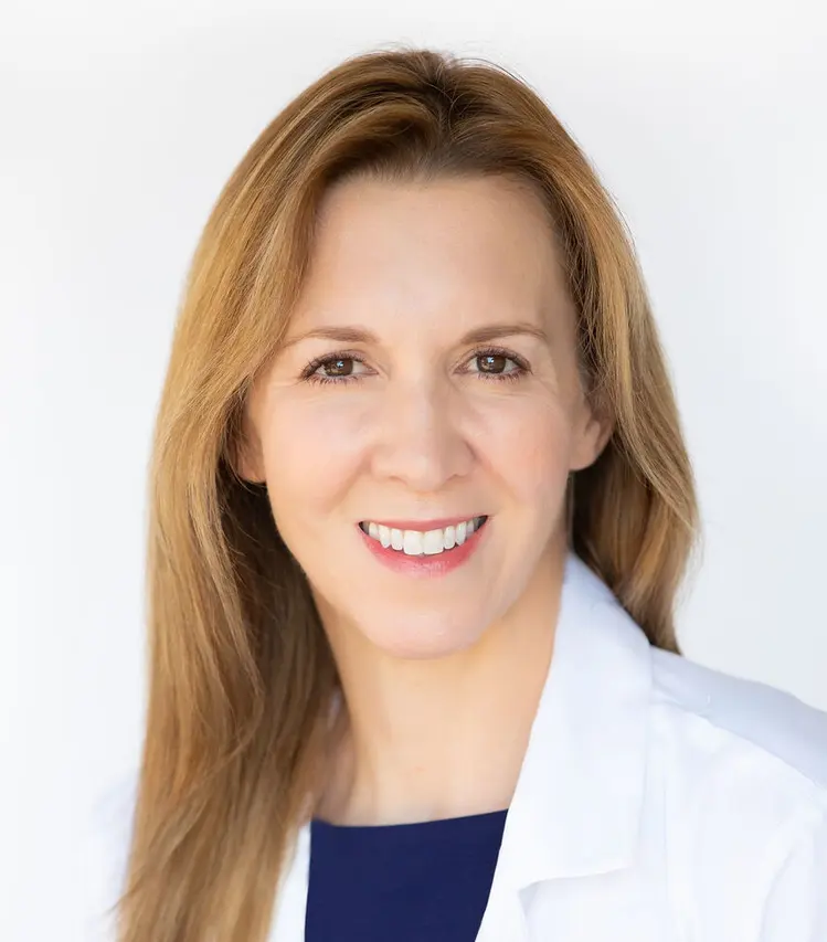 Portrait of Dr. Lori Bluvas, co-founder of Biohackr Health