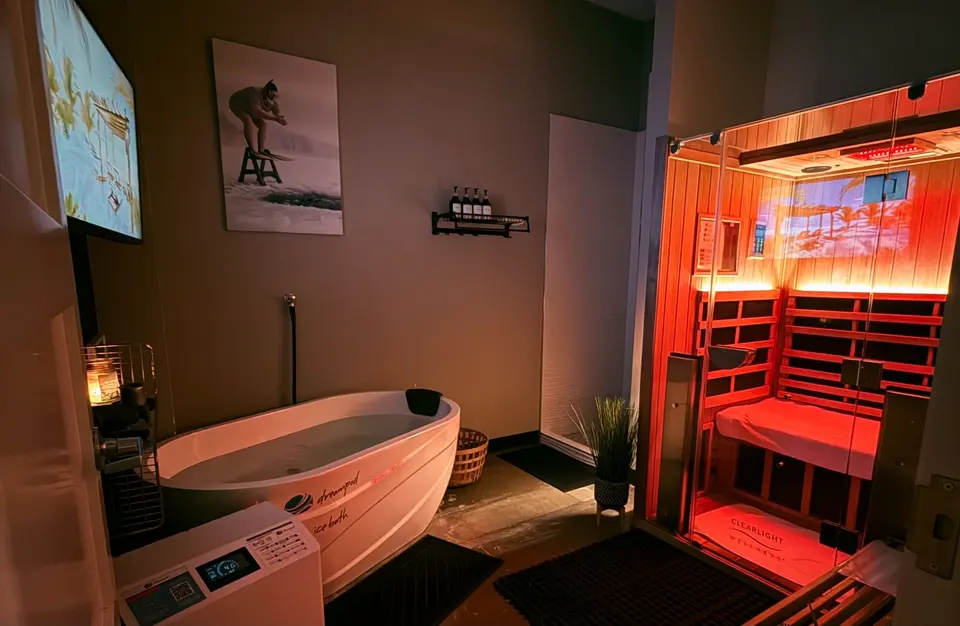Recovery room with cold plunge tub and infrared sauna at Newport Body Works